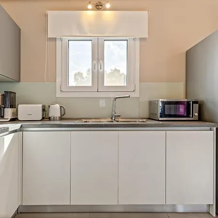 Lola's House Liapades