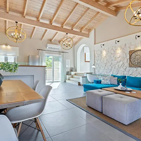 Villa Lola's House