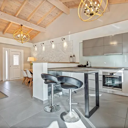 Lola's House Liapades