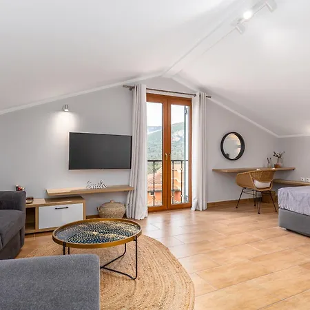 Lola's House Villa Liapades