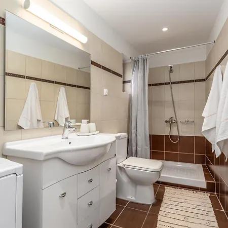 Lola's House Liapades