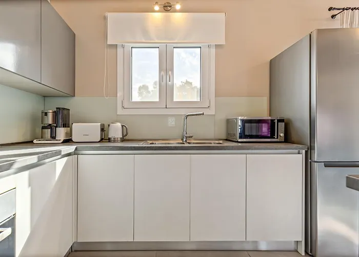 Lola's House Λιαπάδες