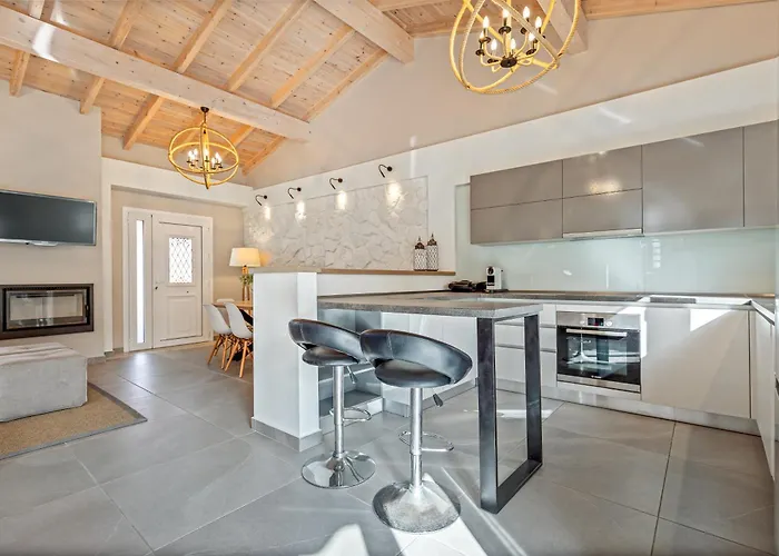 Lola's House Λιαπάδες