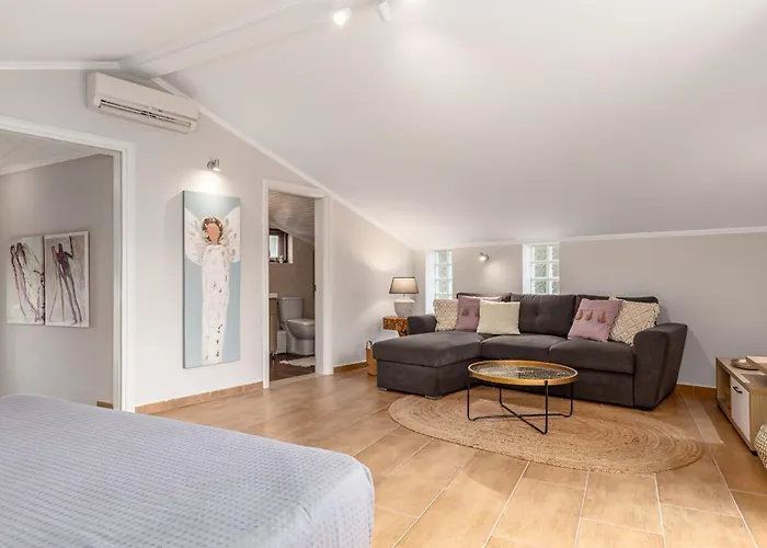 Lola's House * Λιαπάδες