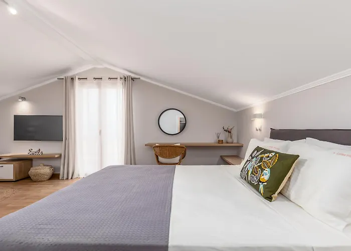 Lola's House Λιαπάδες